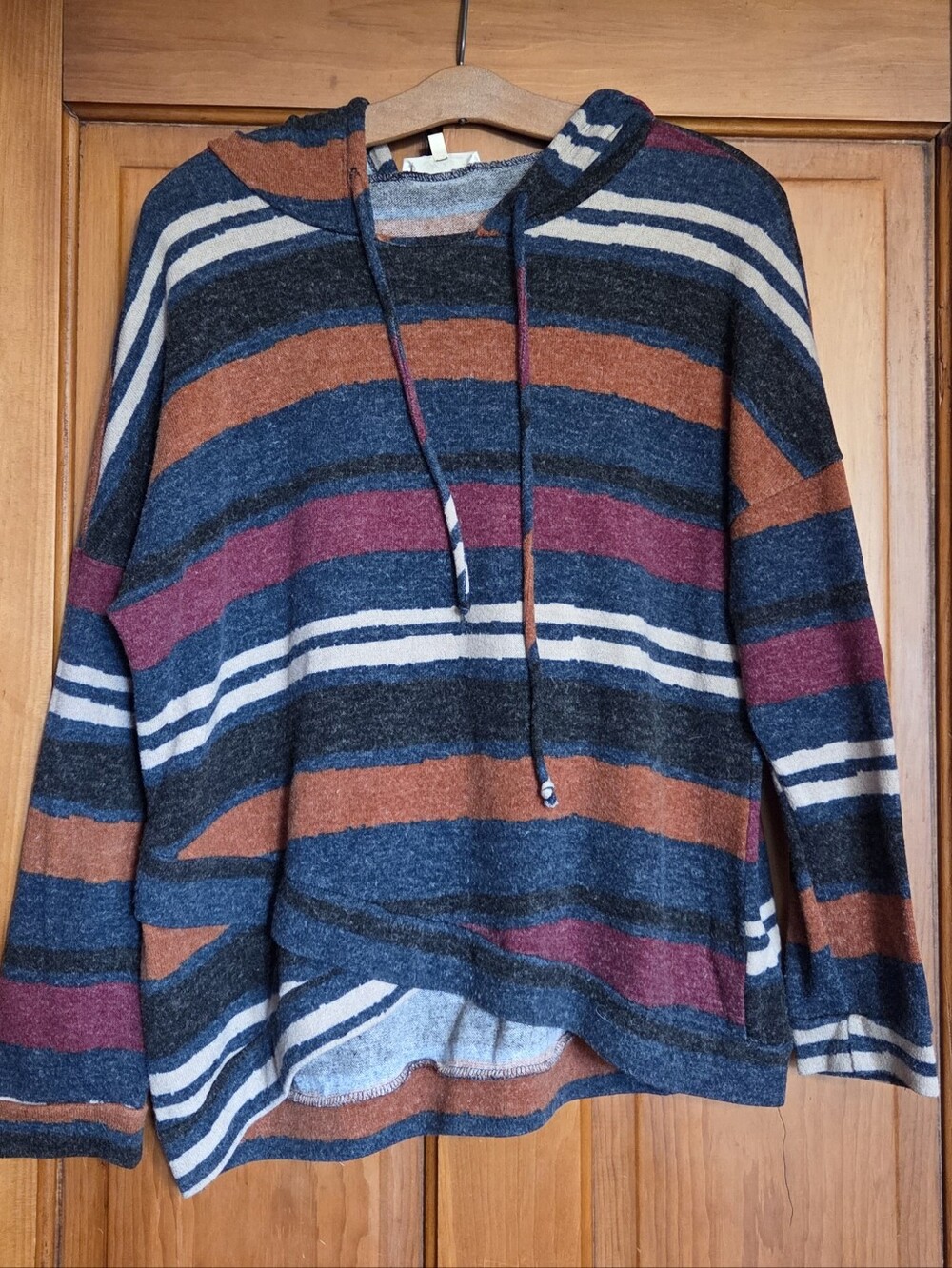 ANDREE BY UNIT Striped Hooded Crewneck in Navy, Rust & Burgundy